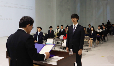 定木駿弥さん（ヒューマニクス3年生）が、グローバル教育院長賞を受賞しました。