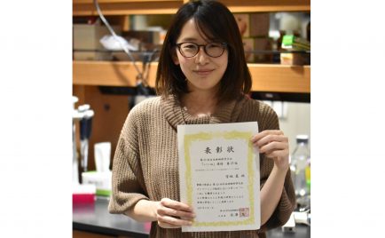 Ms. Ai Miyasaka, 2nd year student, performed a poster presentation as the lead author at the 43rd Annual Meeting of the Japan Neuroscience Society, and received an award for receiving many likes on streaming site.