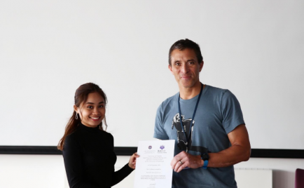 Ms. Michelle Jane Clemeno Genoveso(Humanics 1st) received the “Most improved presenter award” at the 2019 Tsukuba-Edinburgh Summer School Program.