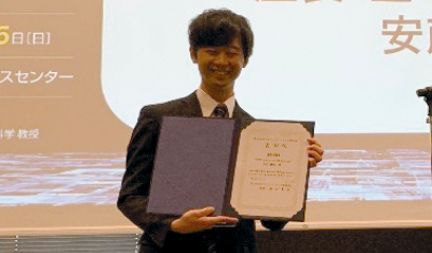 定木駿弥さん（ヒューマニクス3年生）が、第10回日本サルコペニア・フレイル学会で口頭発表を行い、優秀演題賞を受賞しました。