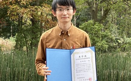 宮崎慎一さん(ヒューマニクス２年生)が2020年度 第14回 分子科学討論会 オンライン討論会にて学生優秀講演賞を受賞しました。
